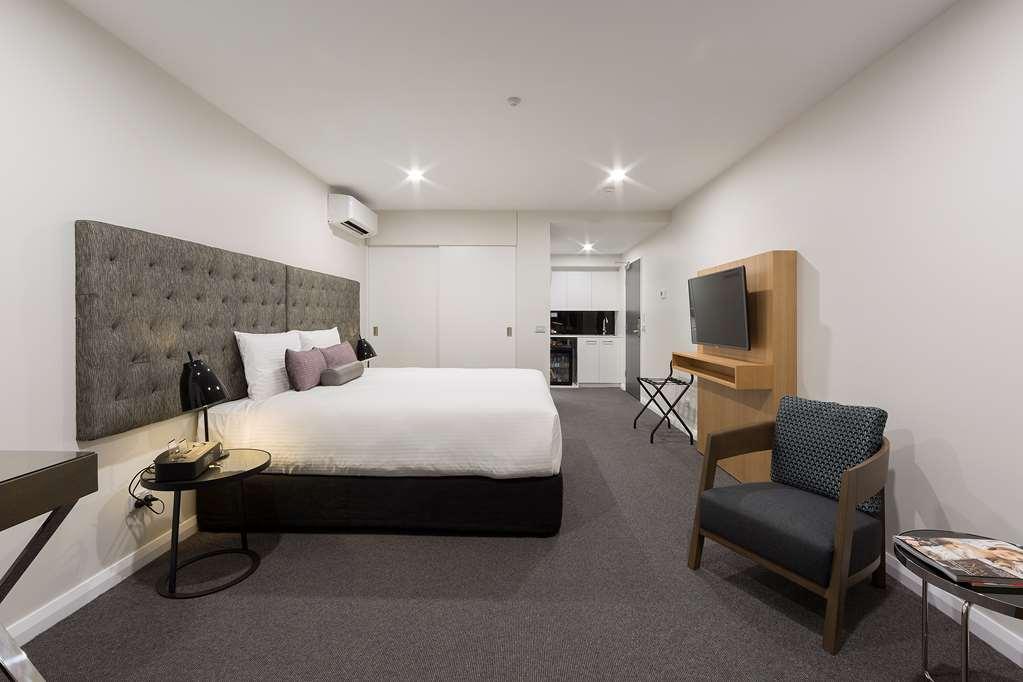 Avenue Hotel Canberra Room photo